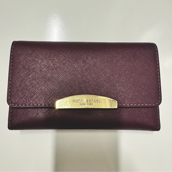 henri bendel Handbags - Henri Bendel - Saffiano Leather Wristlet Wallet in Burgundy
